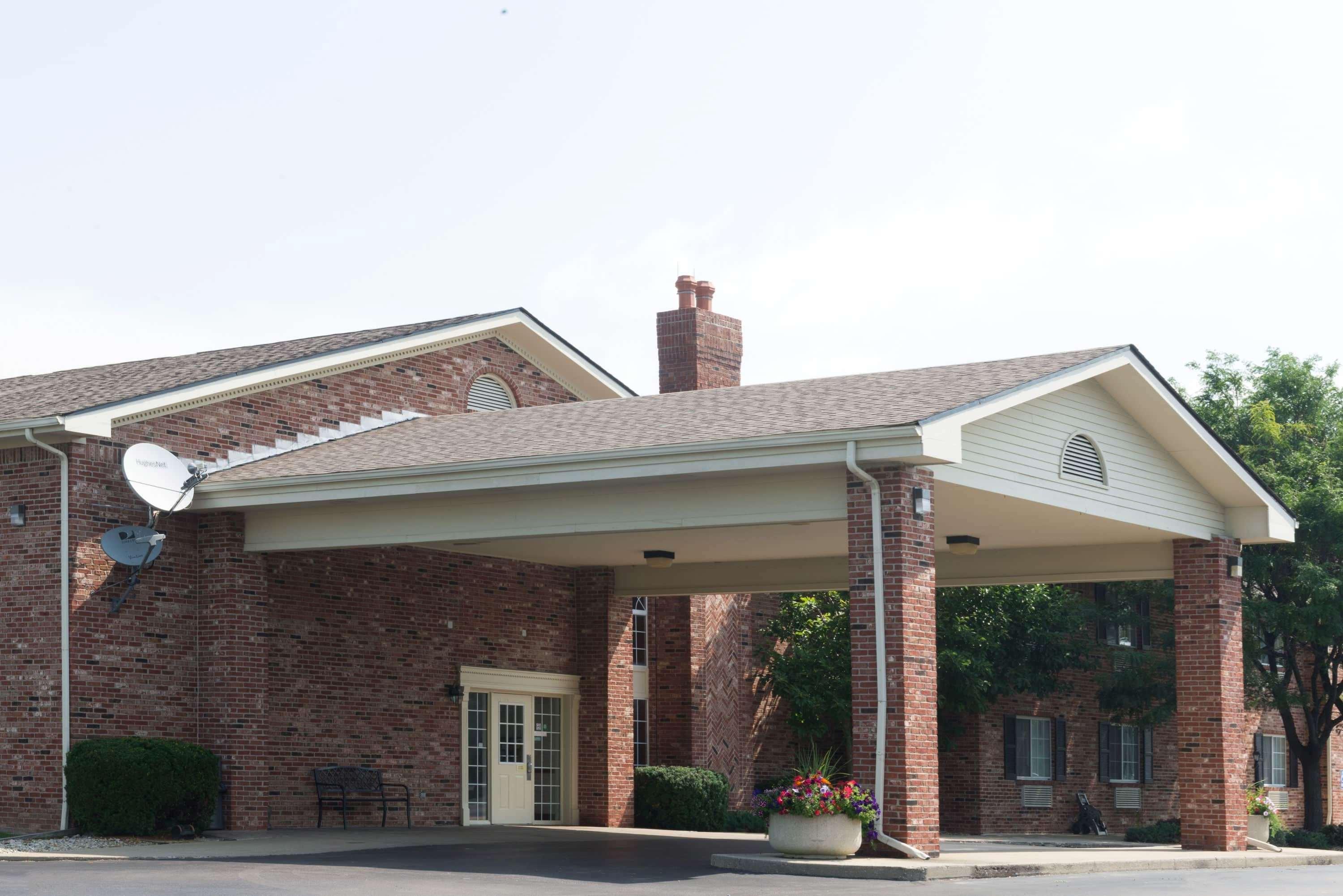 Vista Exterior Super 8 by Wyndham Greenfield