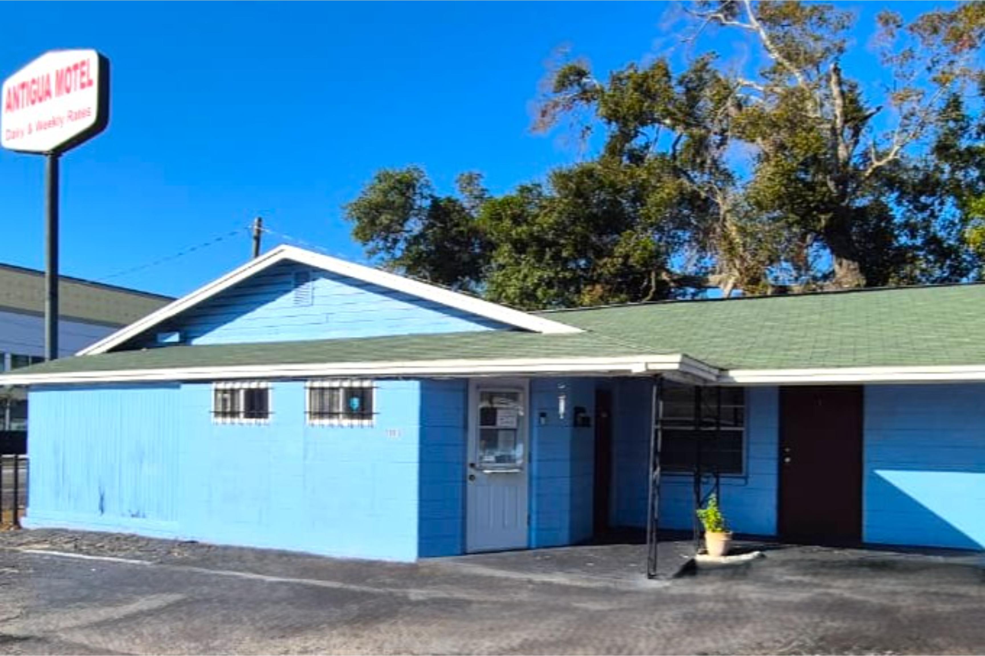 Vista Exterior Antigua Motel by OYO Tampa US - 41