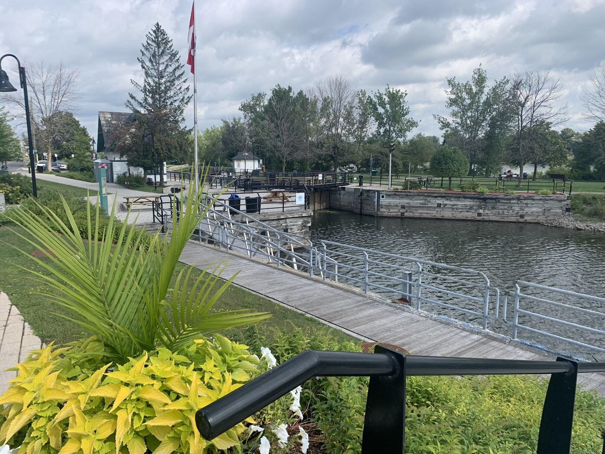 Vista Exterior Flotel St-Jean-Sur-Richelieu