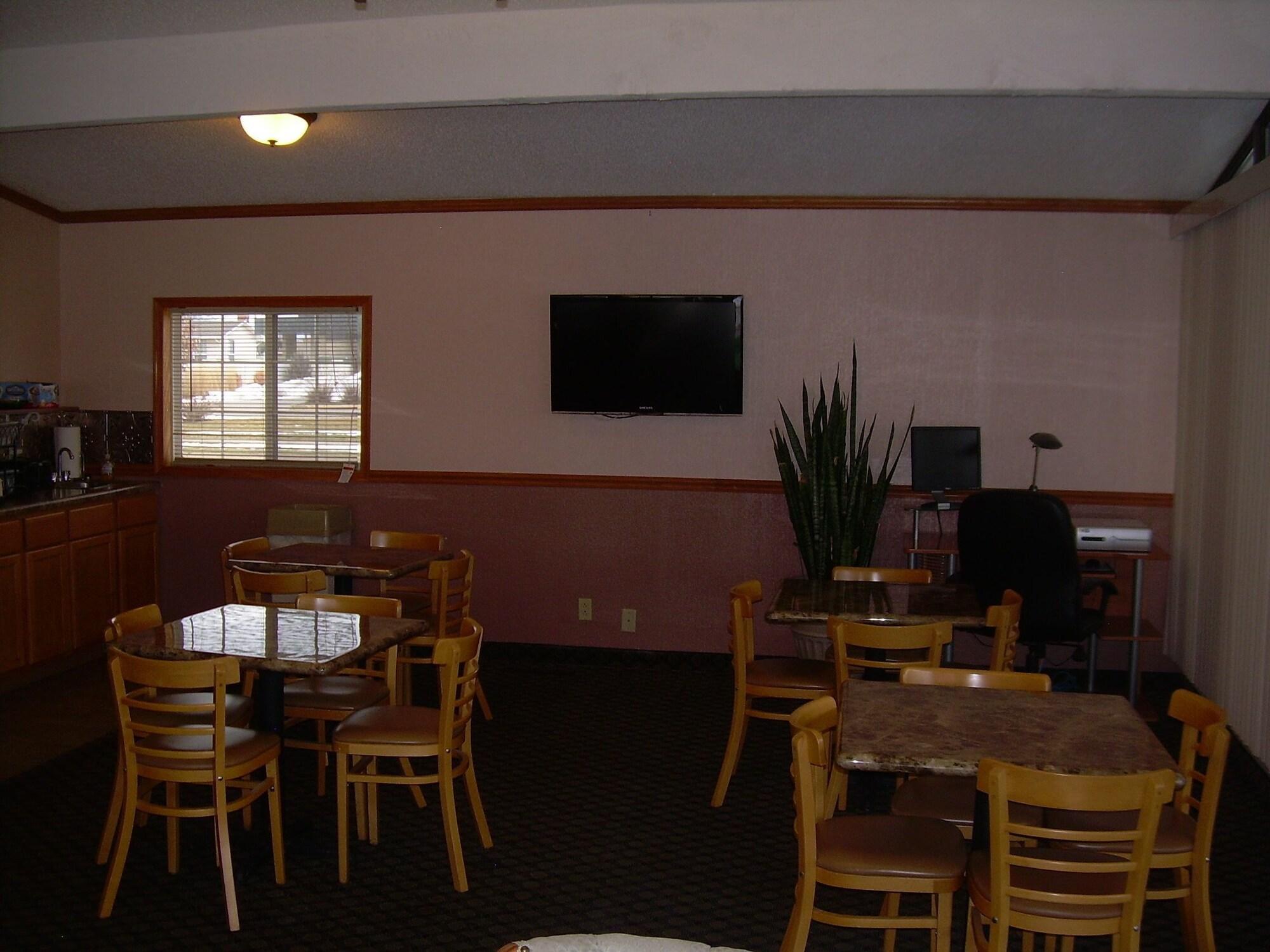 Restaurant 83 Motel