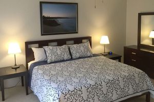 Alquiler Vacacional - This Tropical Bungalow features Air Conditioning and Tempurpedic King Bed