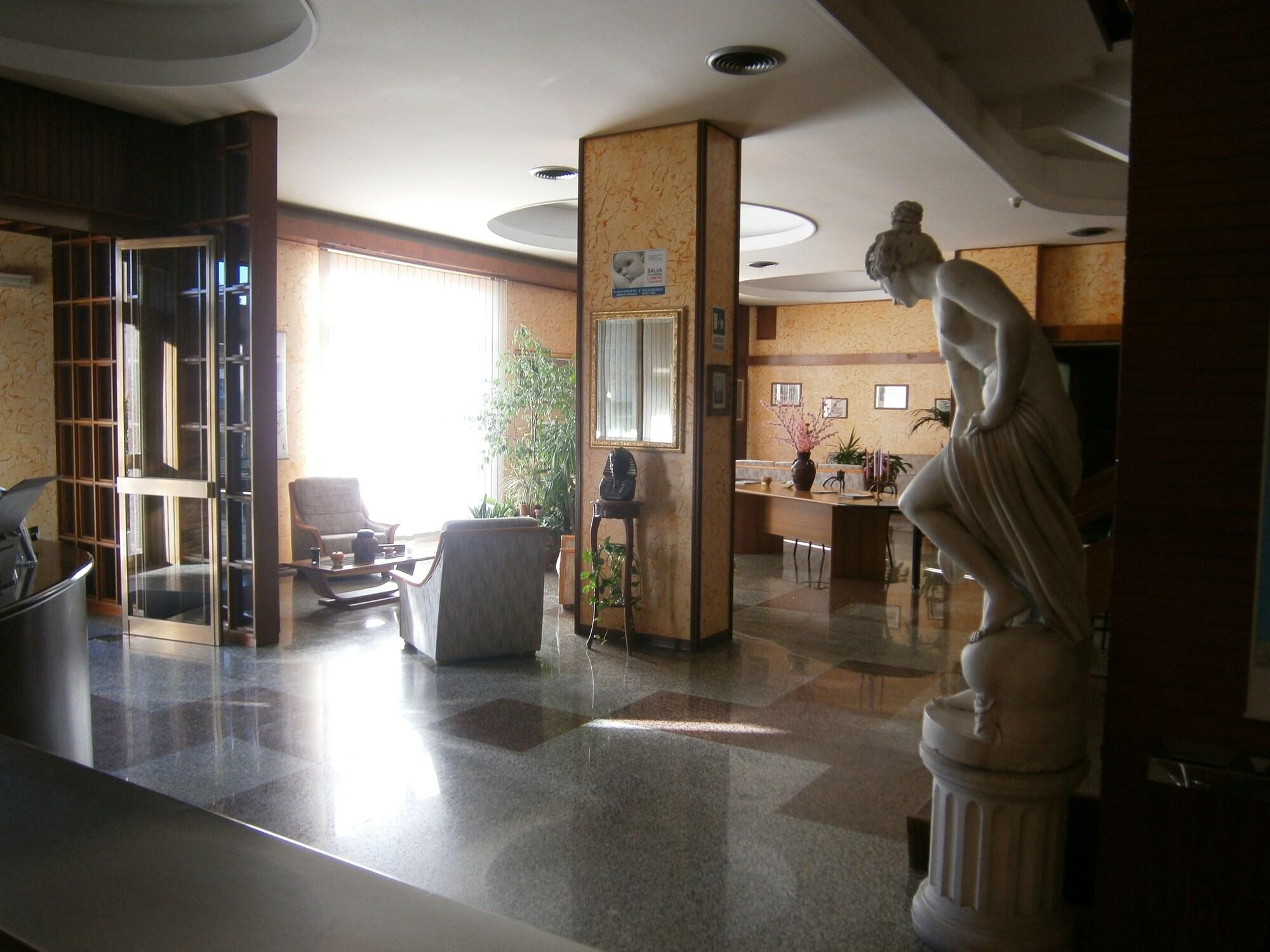 Vista Lobby Hotel Sole