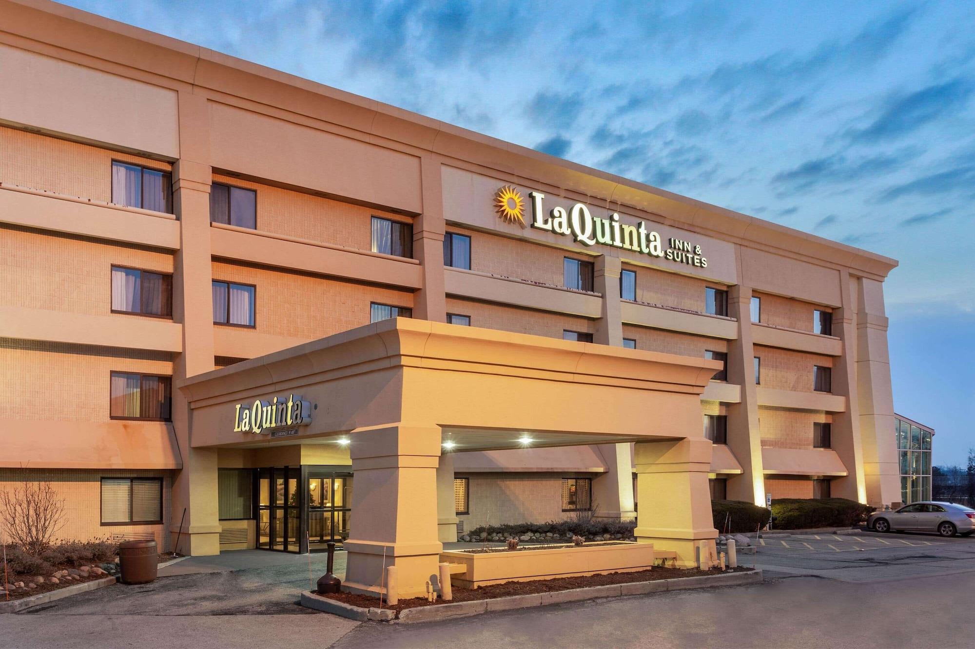 Vista Exterior La Quinta Inn & Suites by Wyndham Chicago Gurnee
