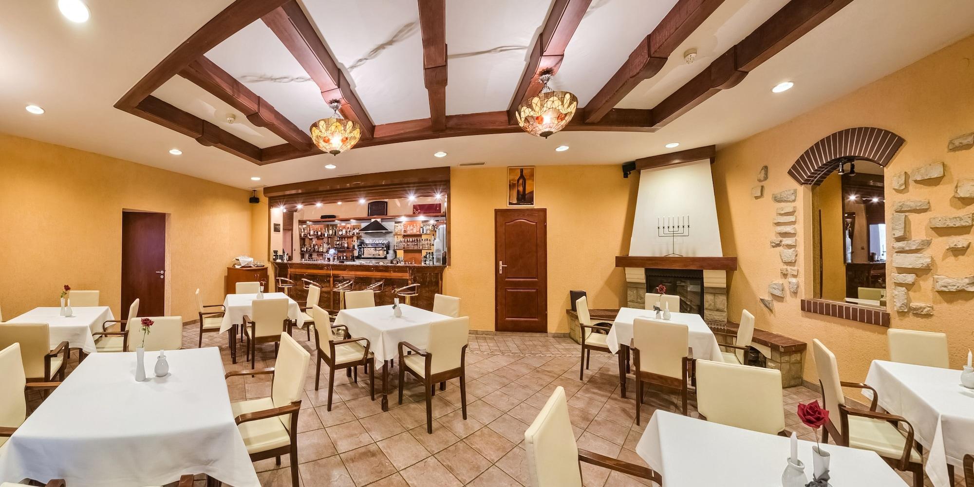 Bar/Salón Hotel Ostaniec