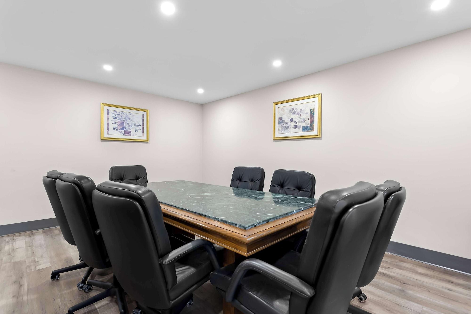 Sala de Reuniones SureStay Plus by Best Western Windsor