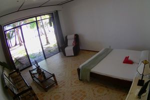 Alojamiento - Beachfront guesthouse in Akim's Haven