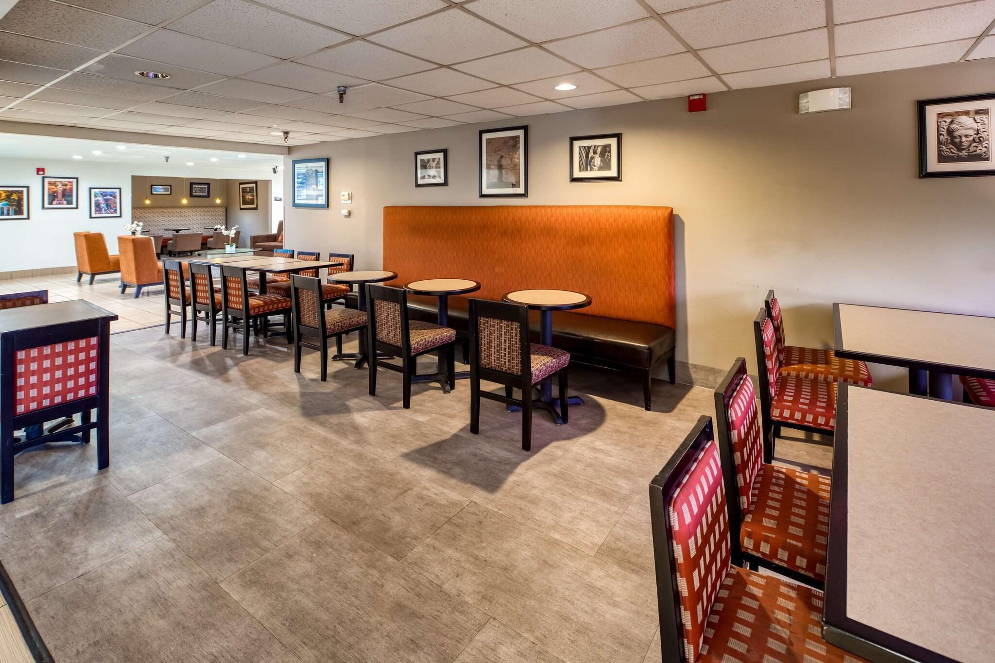 Restaurant SureStay Plus Hotel by Best Western Durham Medical