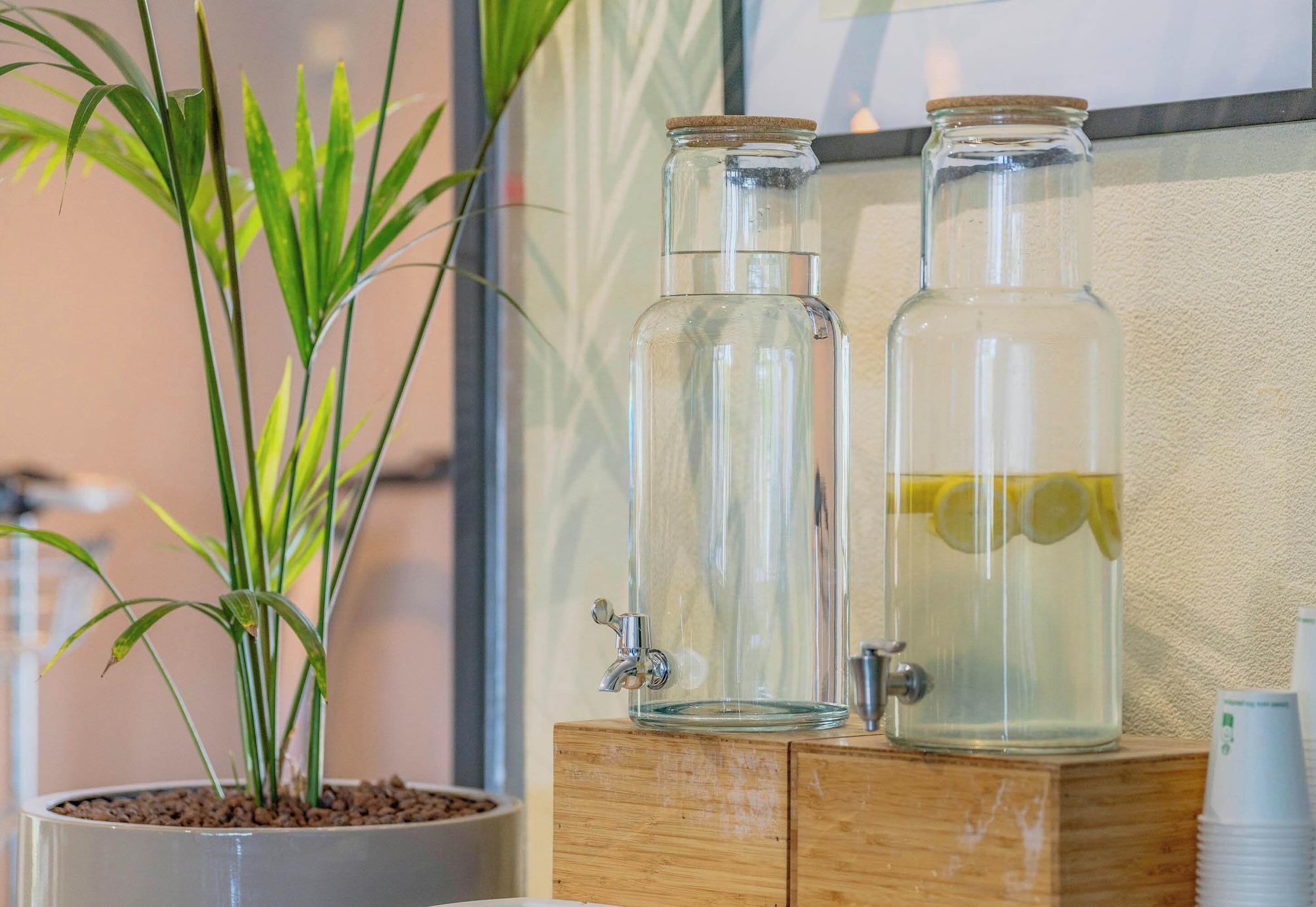 Vista Lobby B&B HOTEL Calais Terminal Cité de l'Europe 4 étoiles