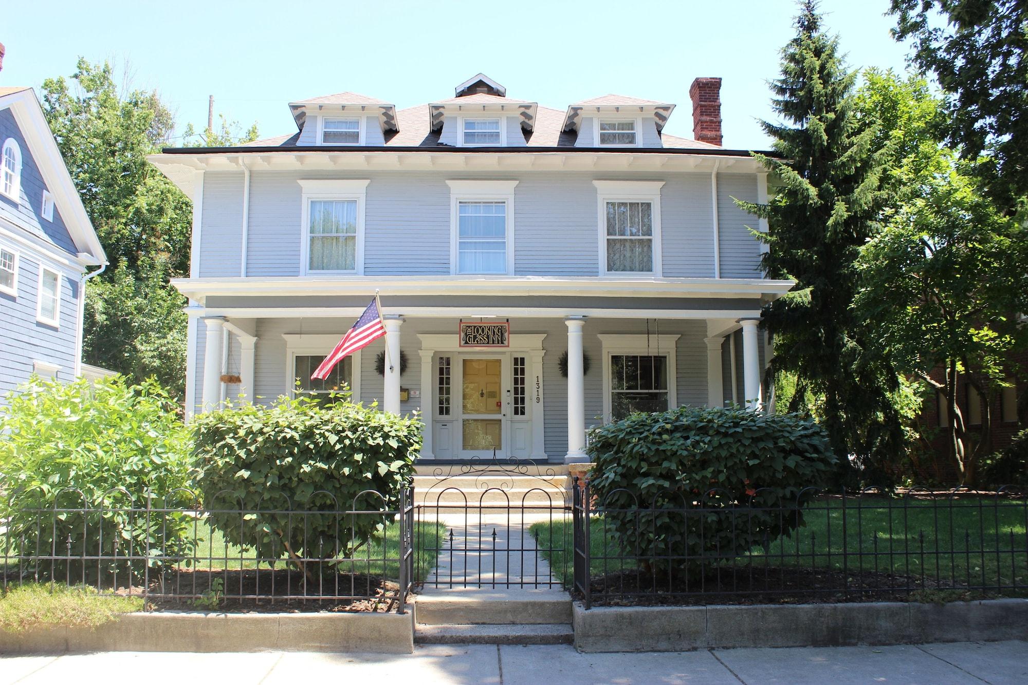 Vista Exterior Looking Glass Inn