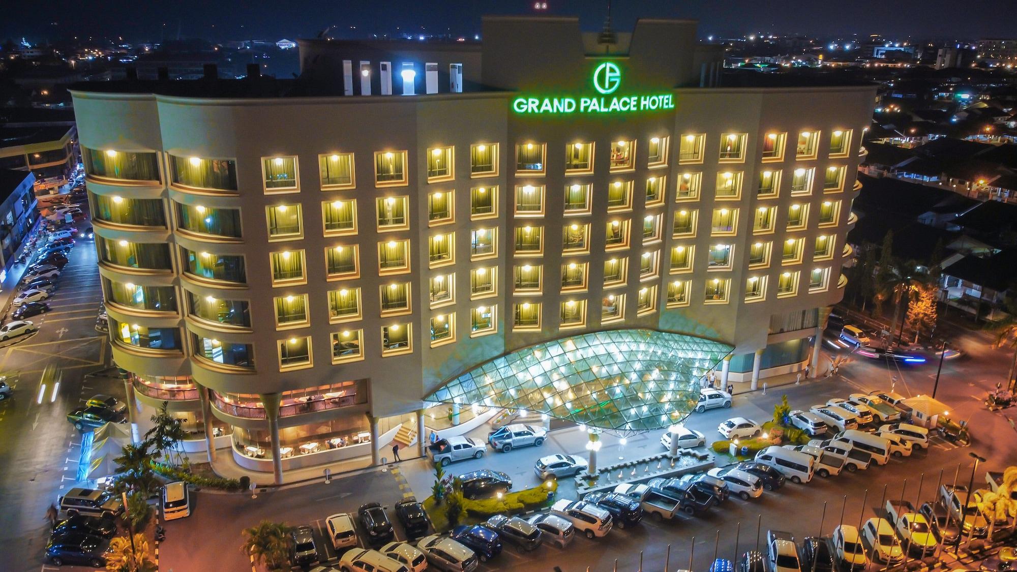 Varios Grand Palace Hotel