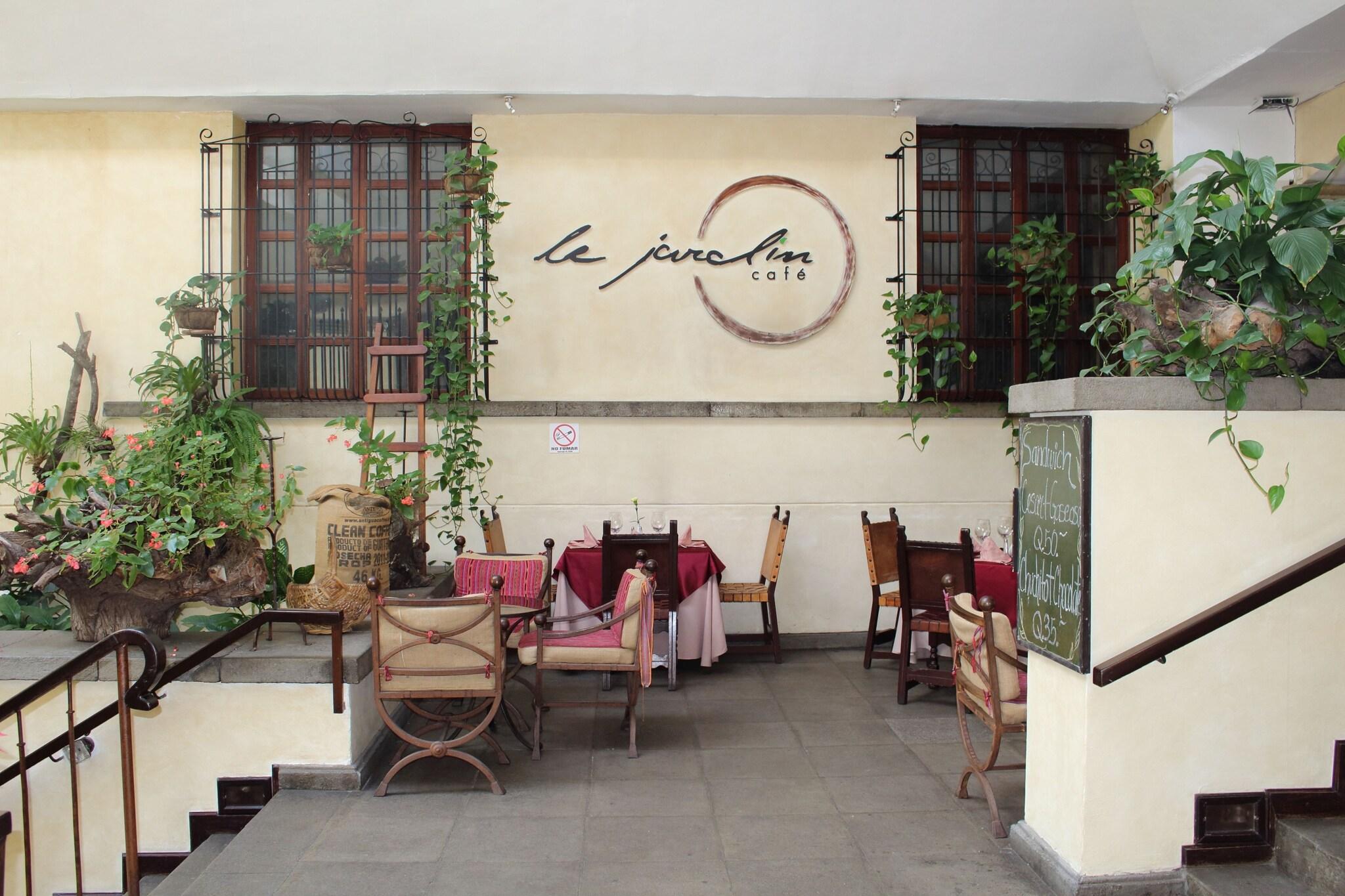 Bar/Salón Hotel Soleil La Antigua