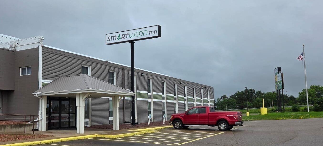 Varios Smartwood Inn