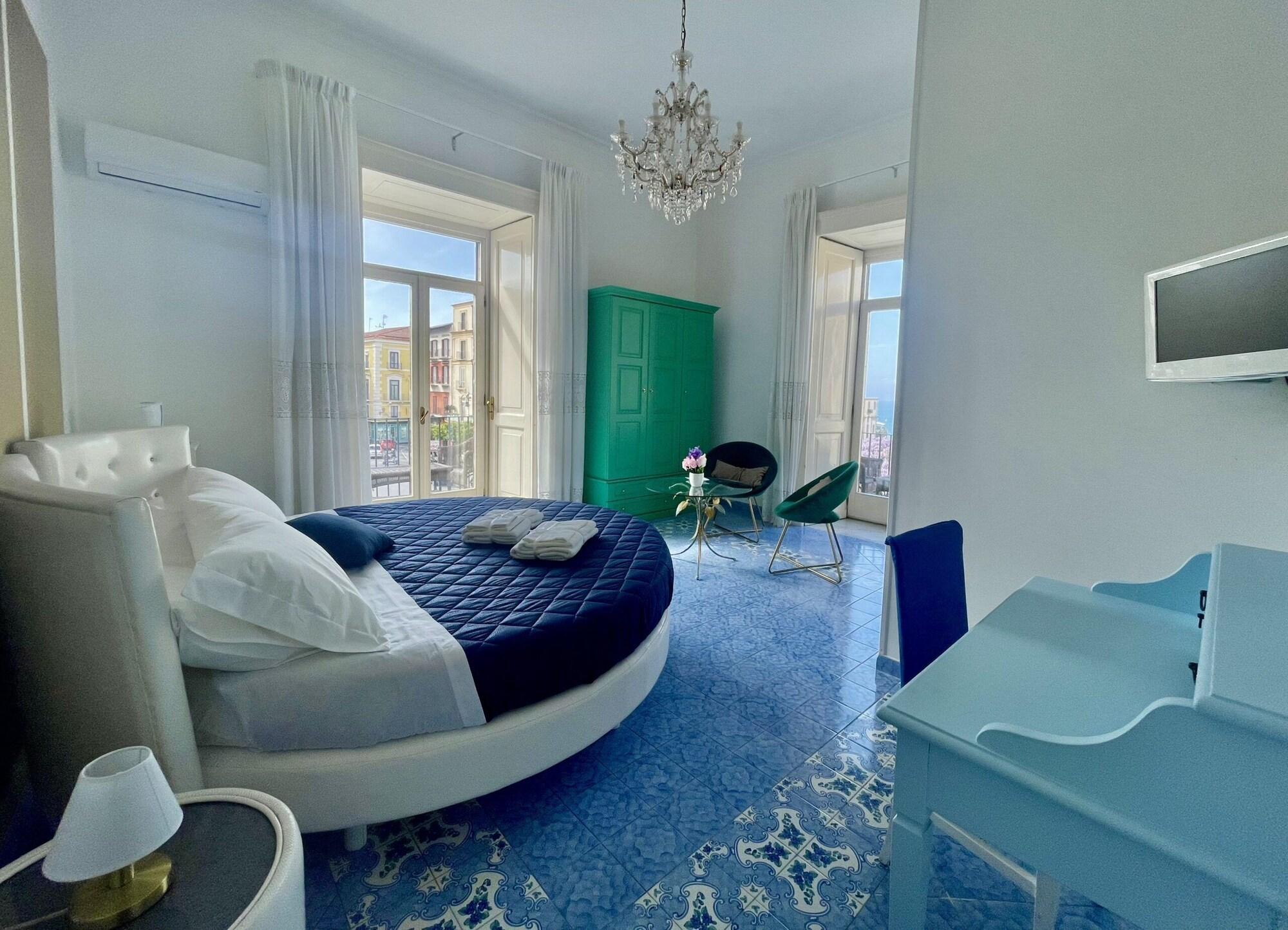 Varios Ambasciata Sorrento Relais