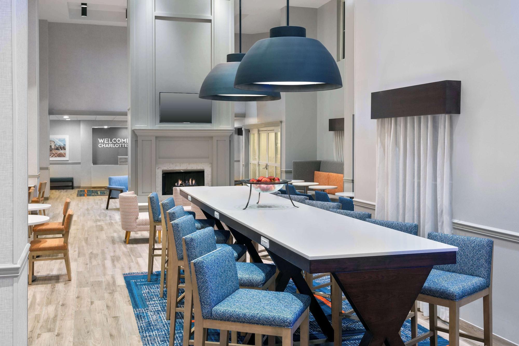 Restaurant Hampton Inn & Suites Charlottesville-At the University