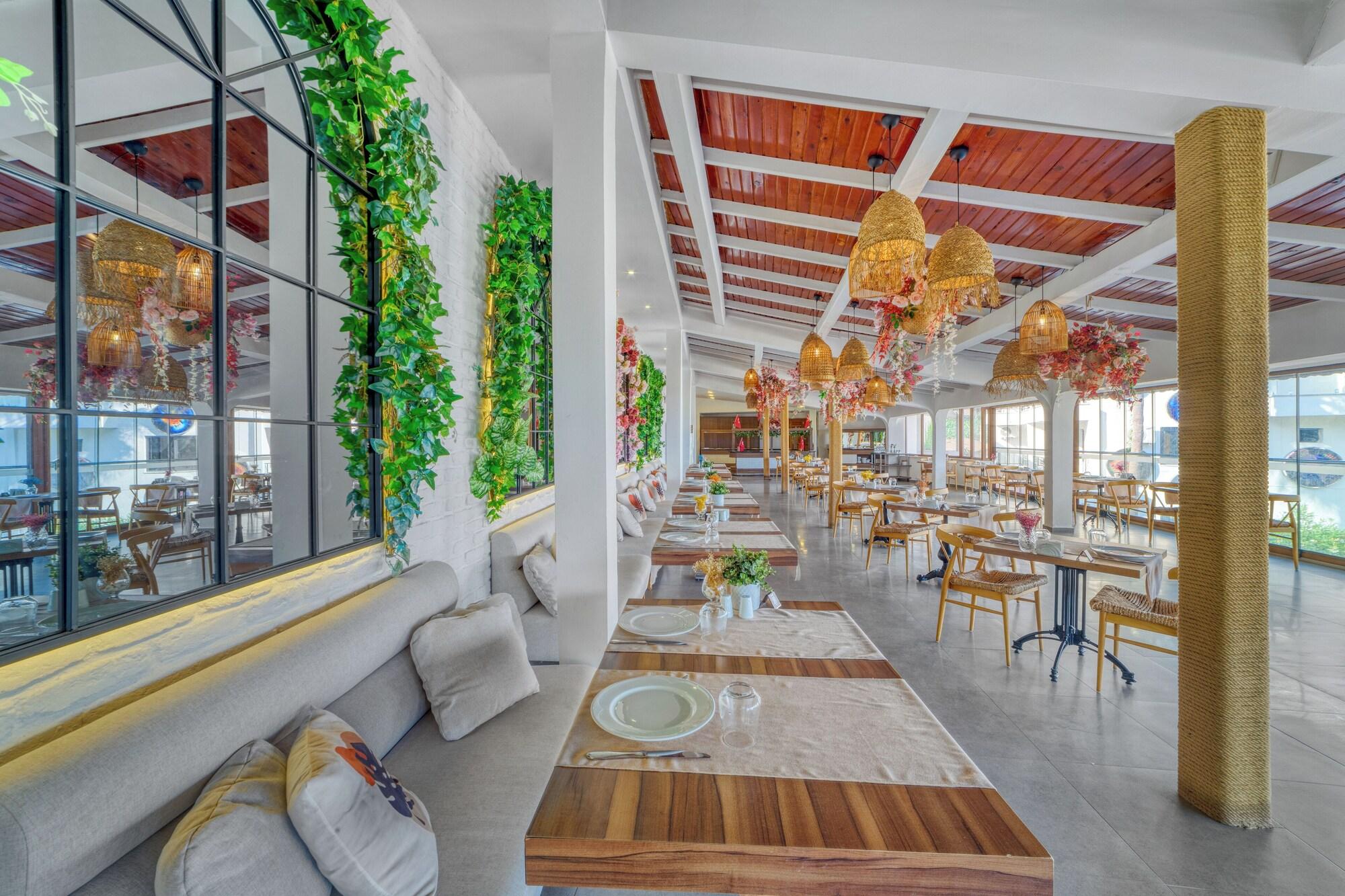Restaurant Illusion Beach Club Hotel +16 Only Adult