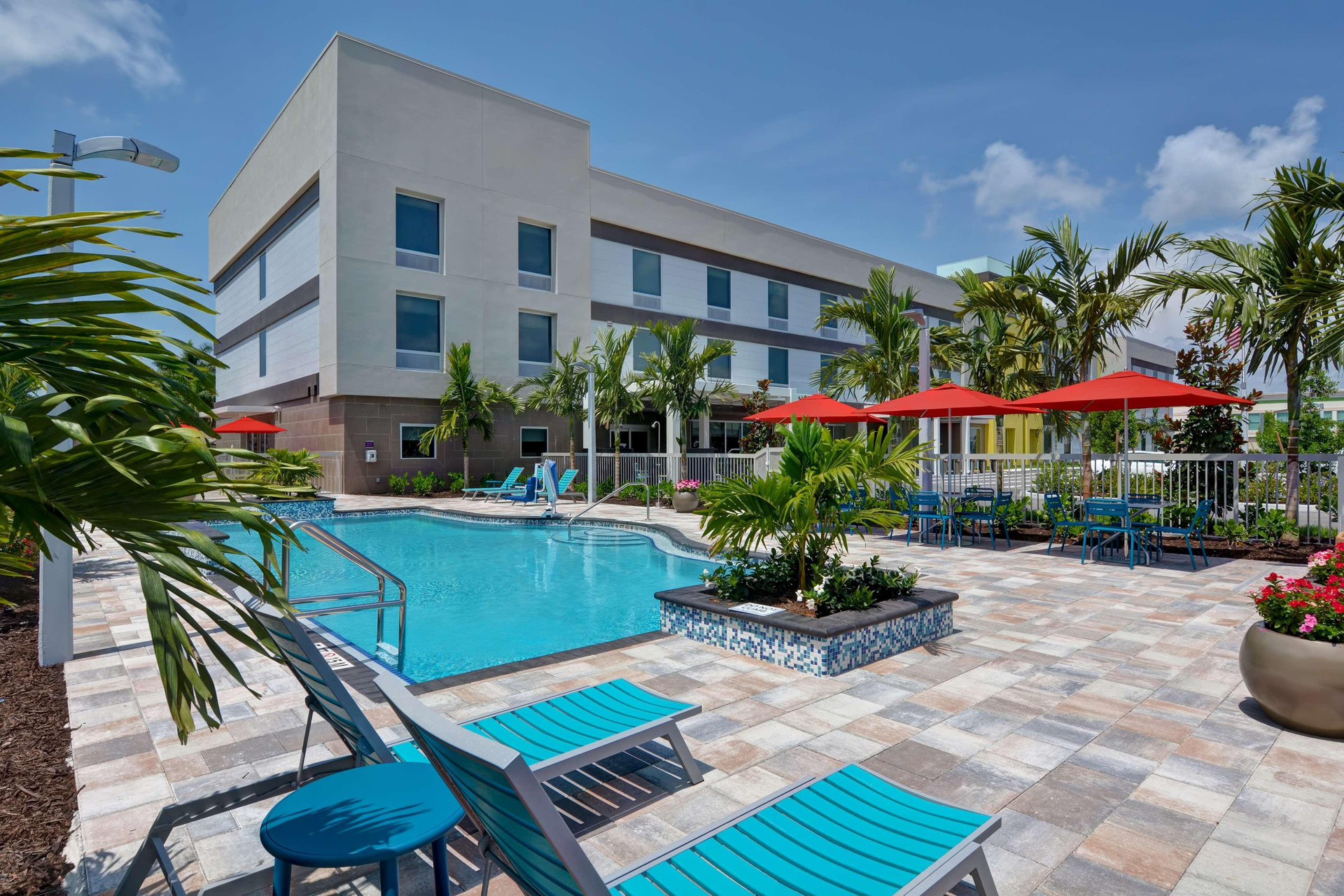 Vista Piscina Home2 Suites Naples I-75 Pine Ridge Road, FL