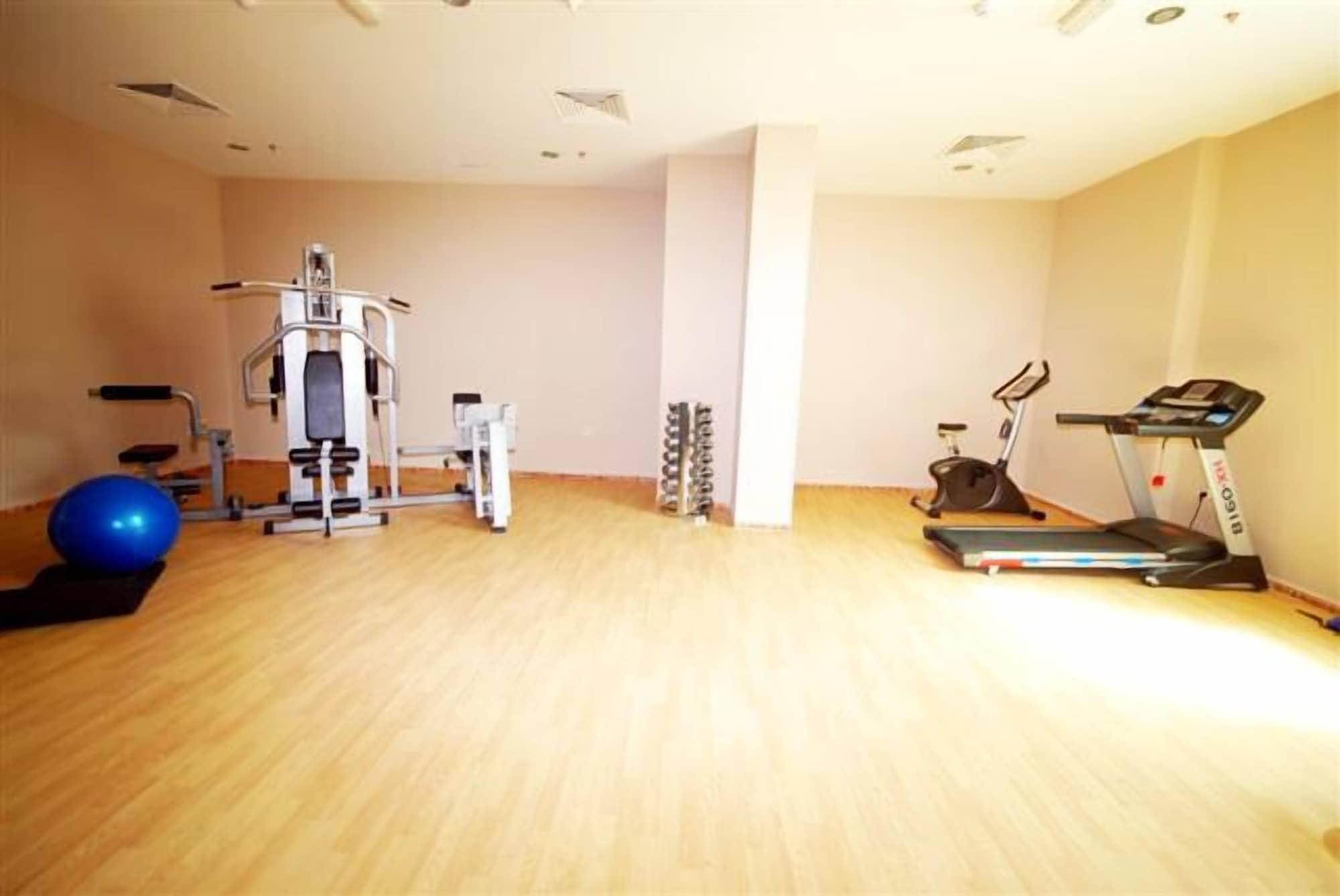 Academia Al Bustan Tower Hotel Suites