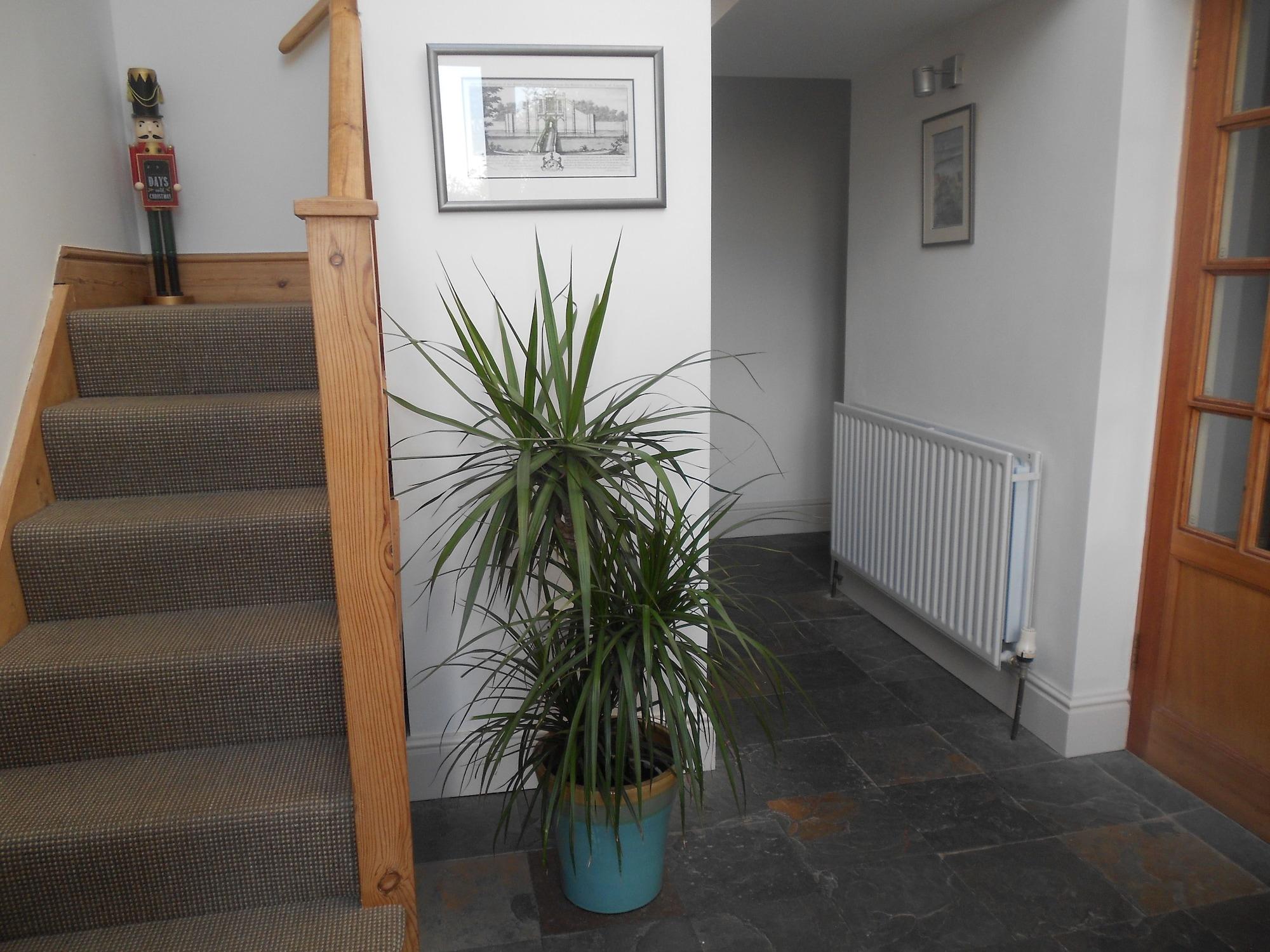 Varios Villa Farm Cottage