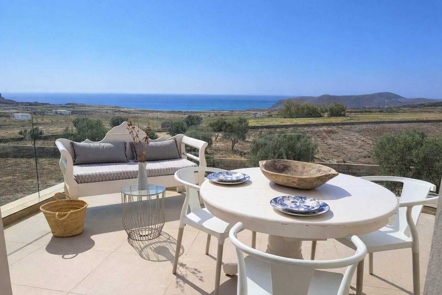 Varios Apeiron Akrotiri