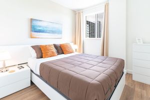 Alquiler Vacacional - Lovely 2/2 with king bed, Parking, Self Check In.