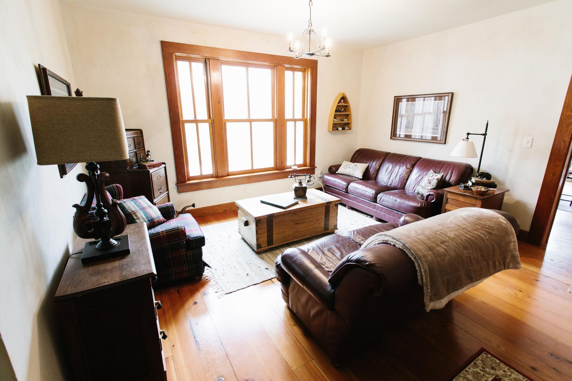 Bar/Salón Round Barn Farm B & B Event Center