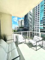 Alojamiento - City Condo - In Midtown With Pool and Parking