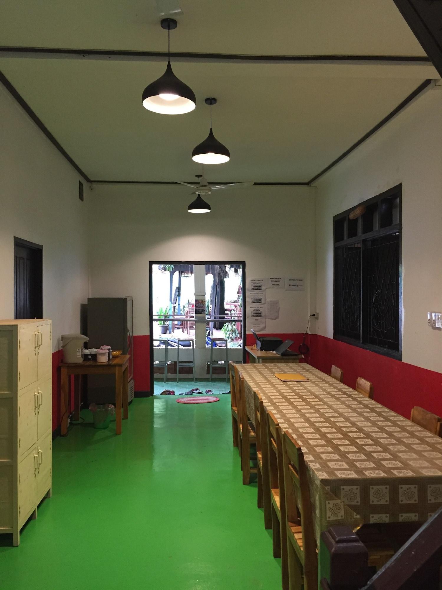 Vista Lobby Y Not Laos Hostel
