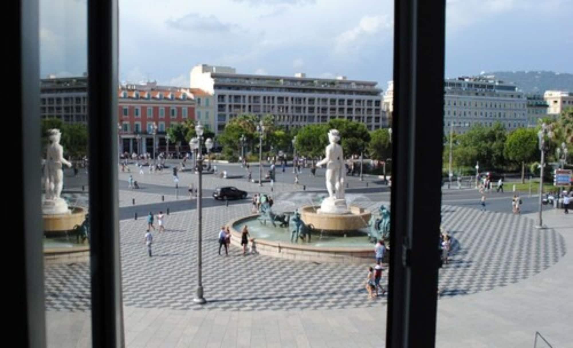 Vista Exterior Hotel De La Mer