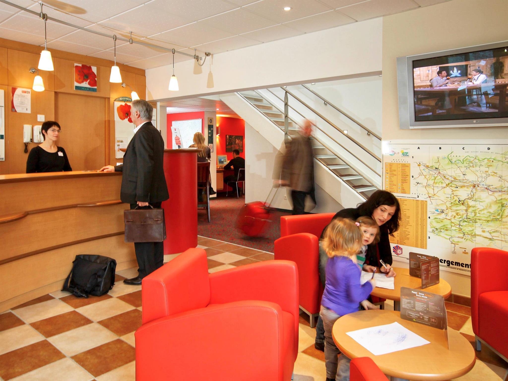 Vista Exterior ibis Carcassonne Est La Cité