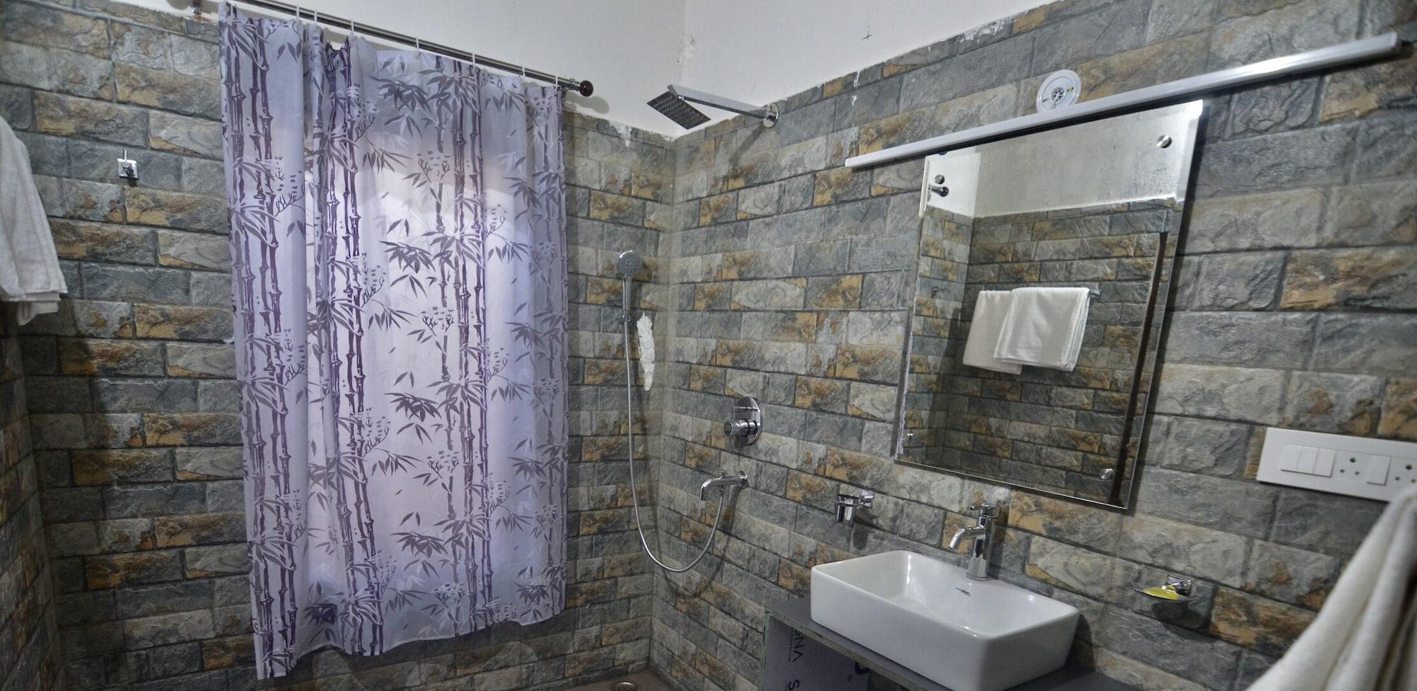 Equipamiento de Habitación Uttarakhand Resort