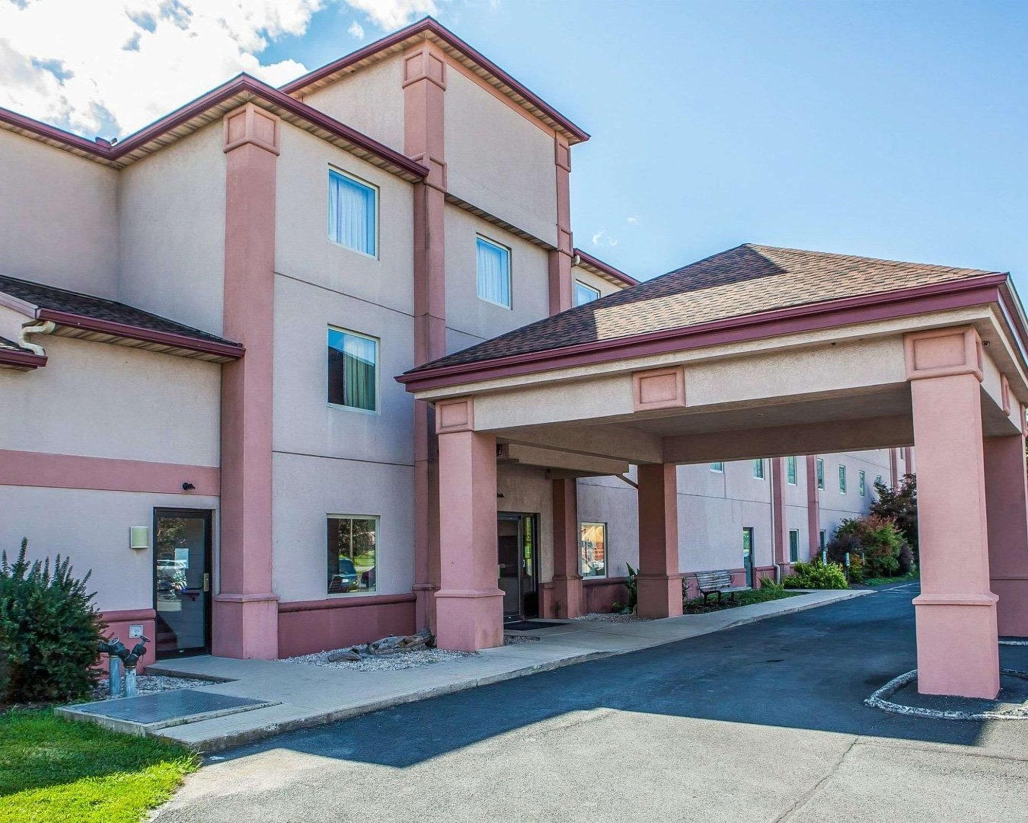 Varios Quality Inn Midway