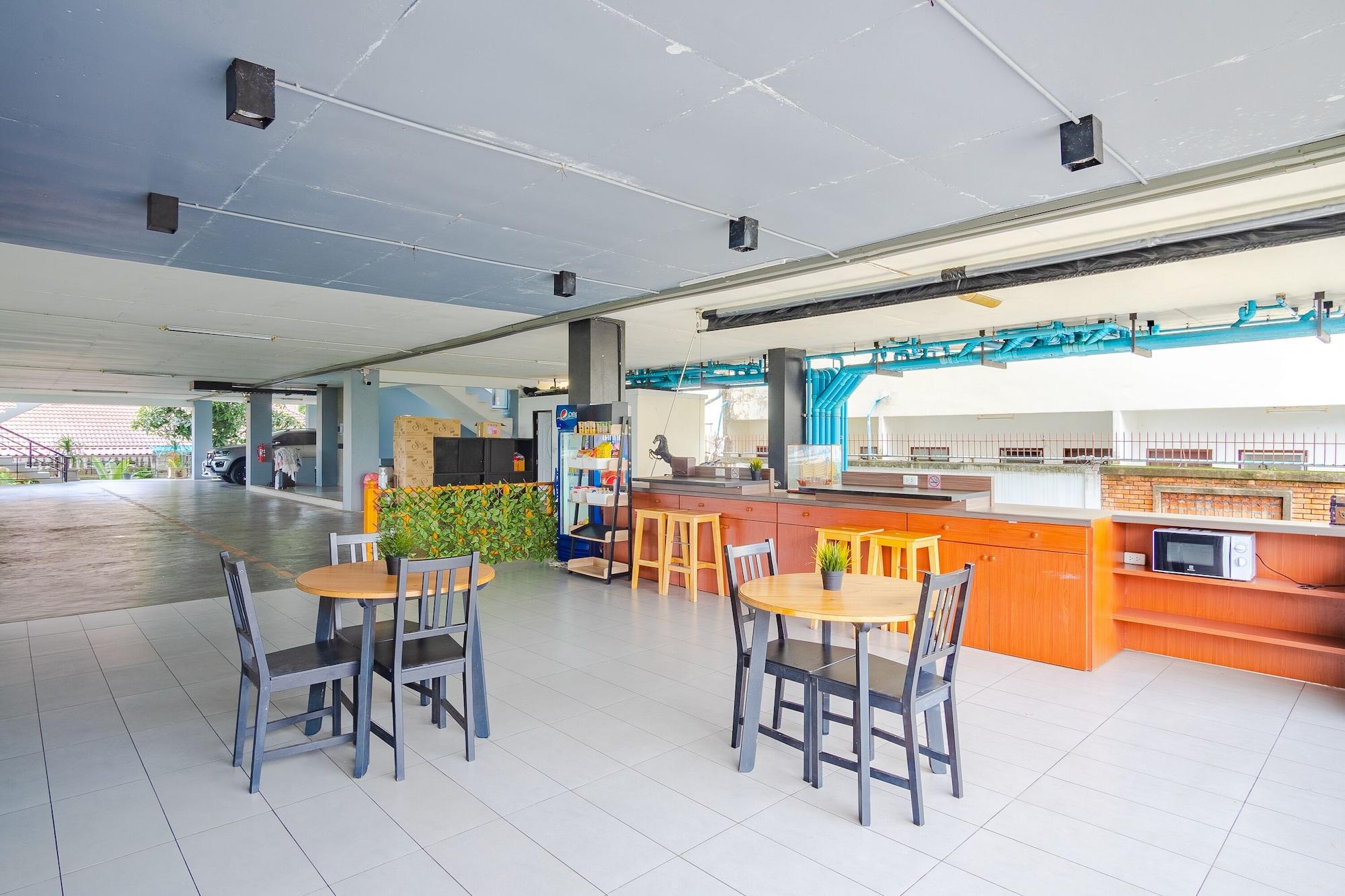 Bar/Salón AJ Residence