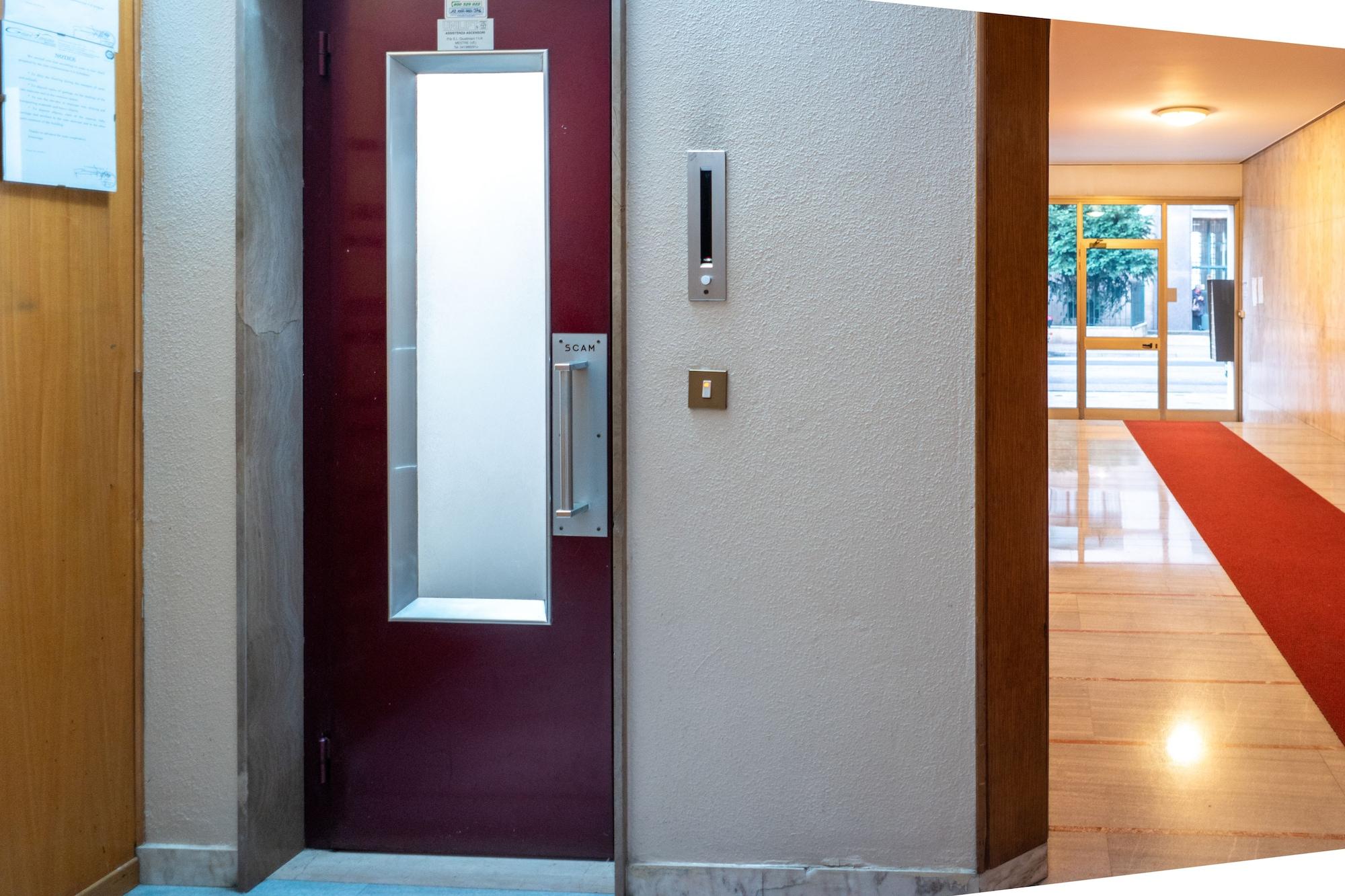 Vista Exterior Guest House Train Station