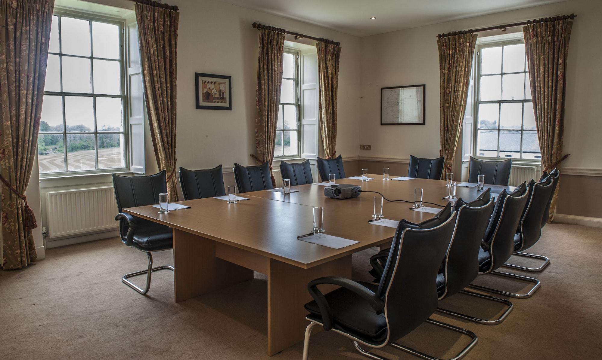 Sala de Reuniones New Forest Golf Club Apartments