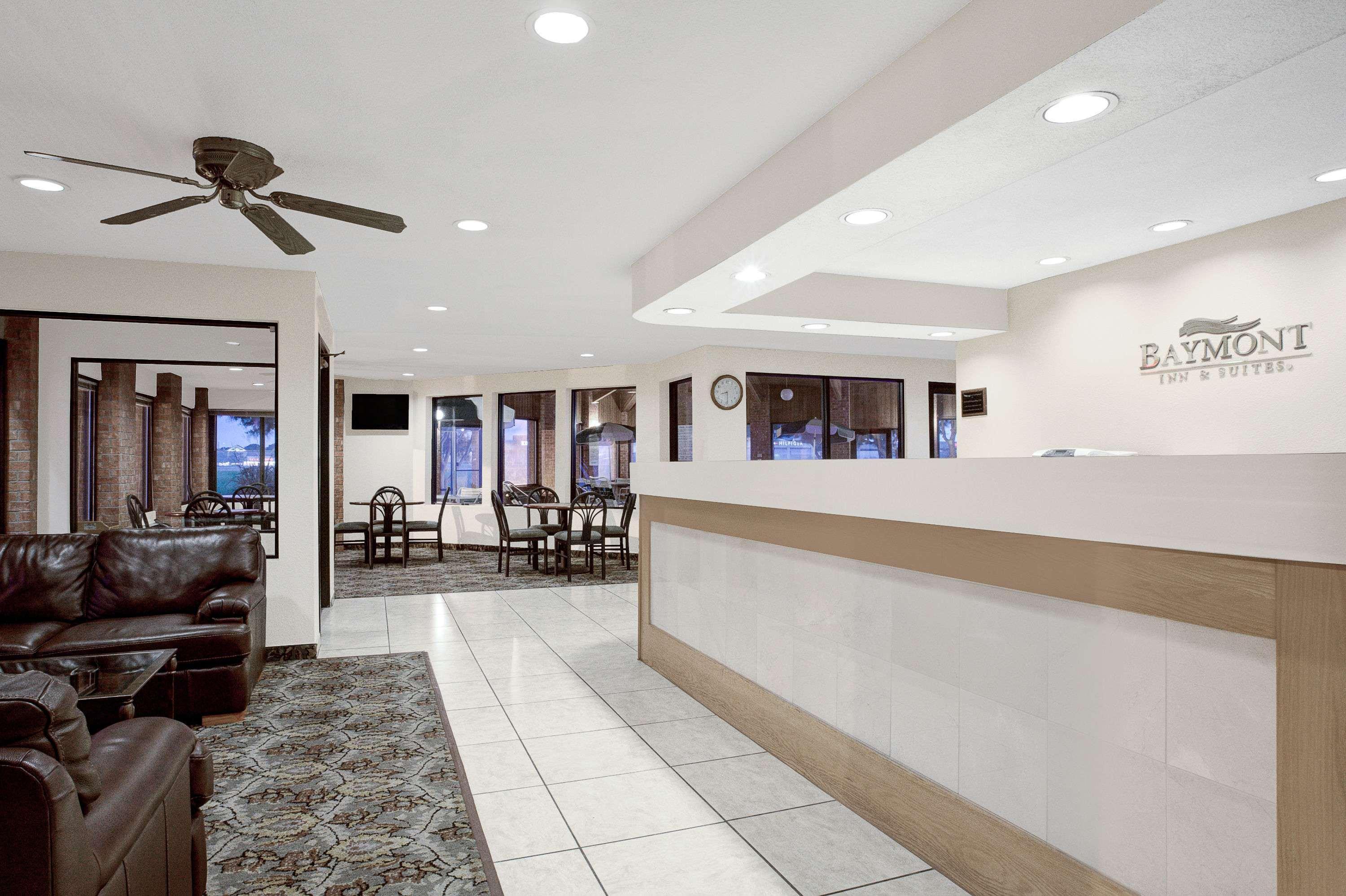 Vista Lobby Baymont Inn & Suites by Wyndham San Marcos Outlet Malls