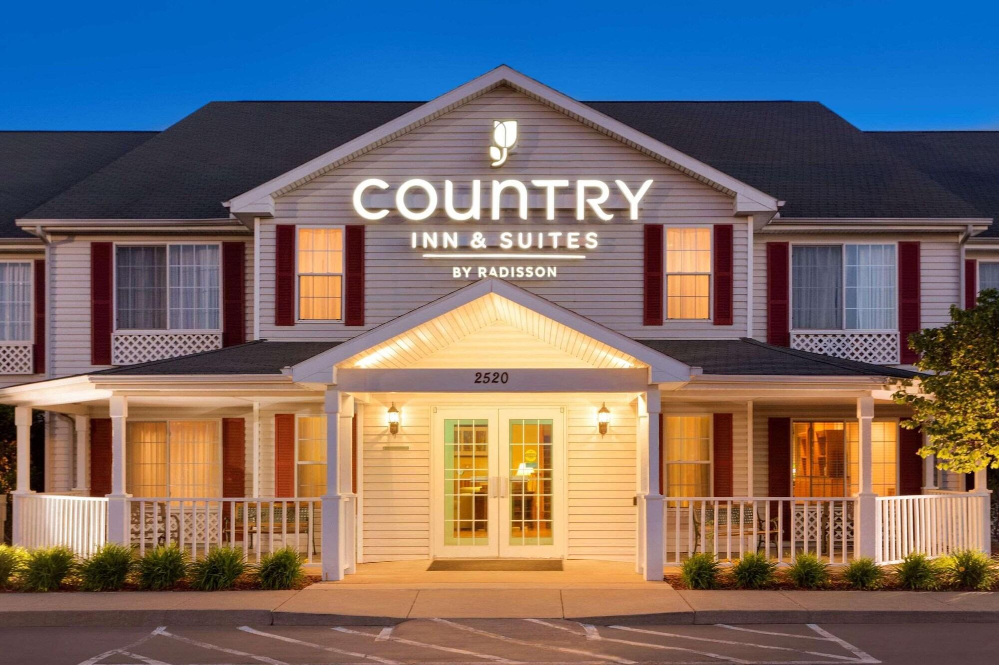 Varios Country Inn & Suites by Radisson, Nevada, MO