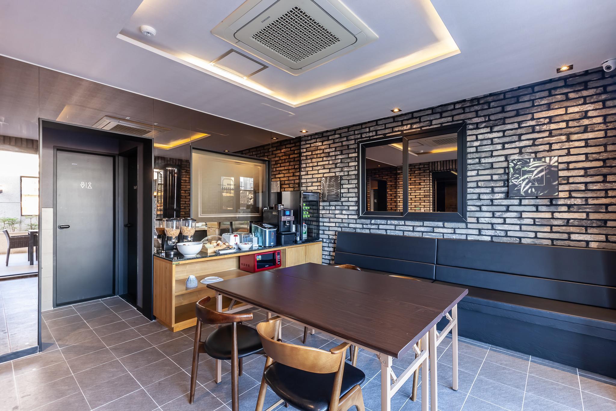 Restaurant Brown Dot Hotel Beomil