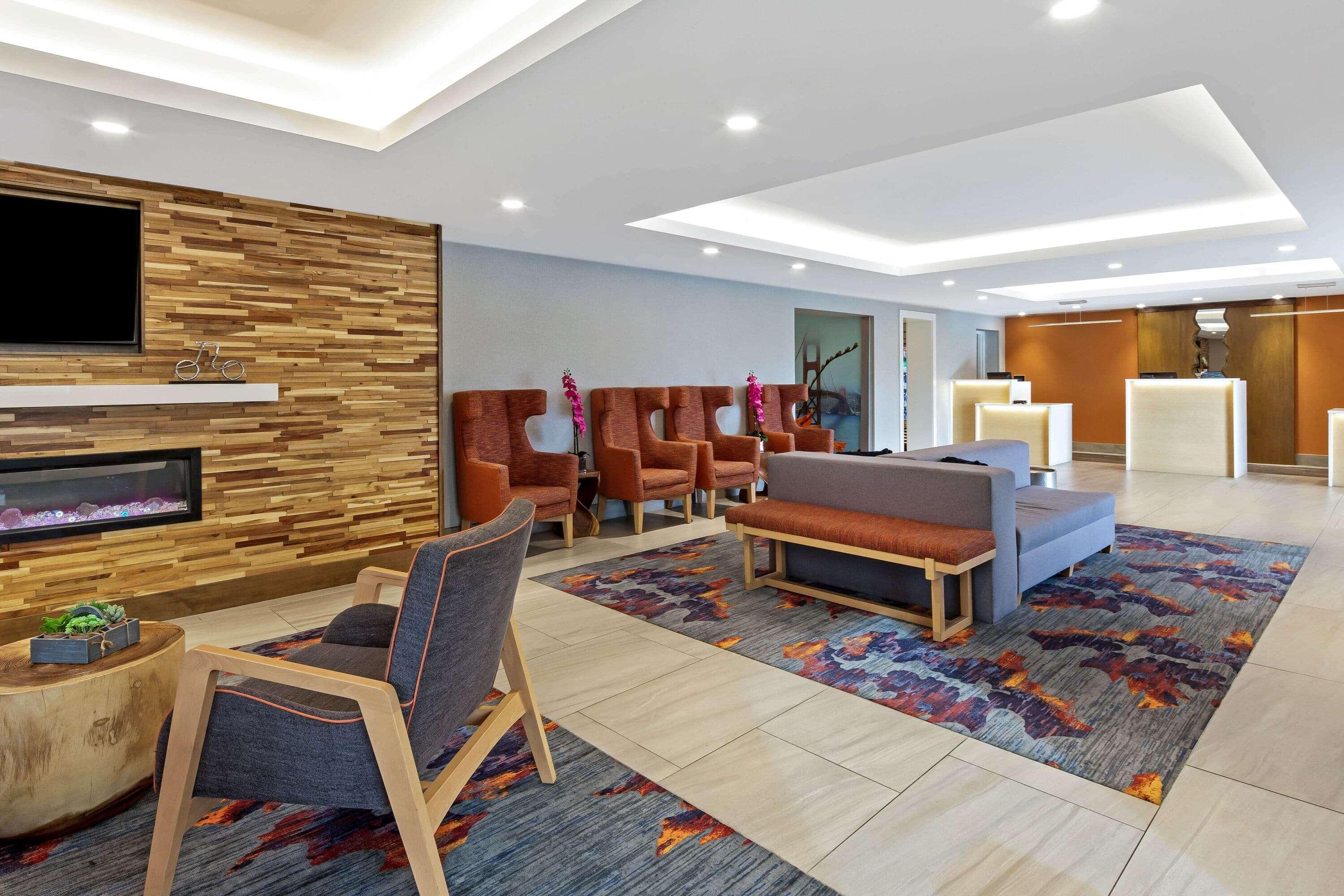 Vista Lobby La Quinta Inn & Suites by Wyndham San Francisco Airport N