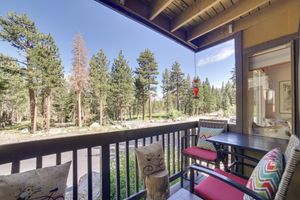 Alquiler Vacacional - 5 Mi to Mammoth Mtn Ski Area: Condo w/ Views!