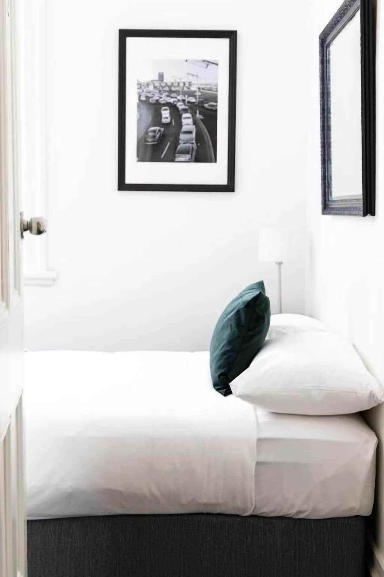 Varios Wynyard Hotel
