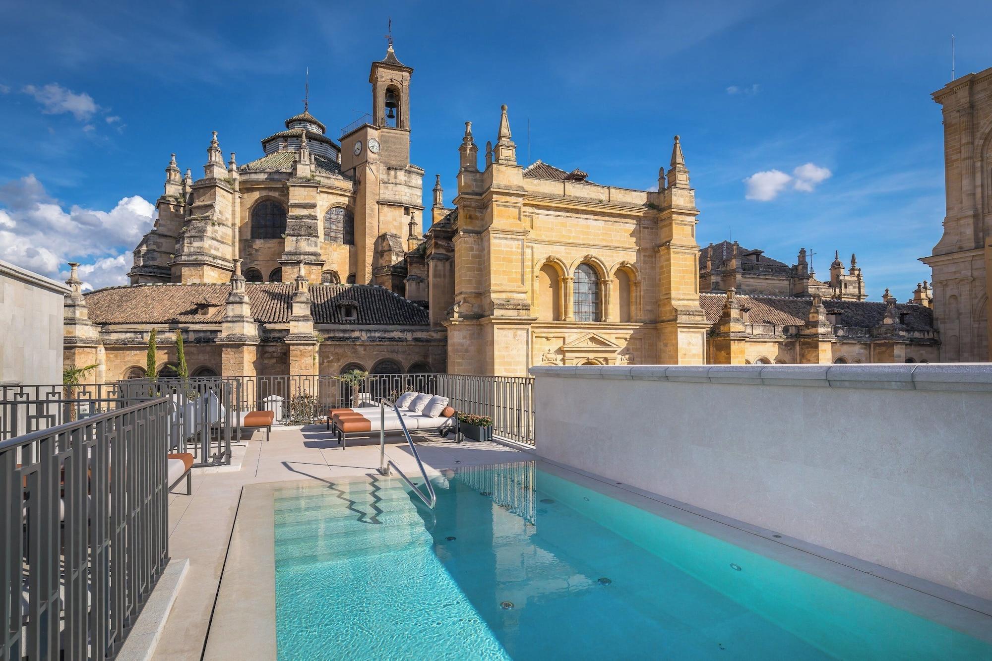 Vista Piscina Gran Hotel Claridge Granada - Preferred Hotels & Resorts