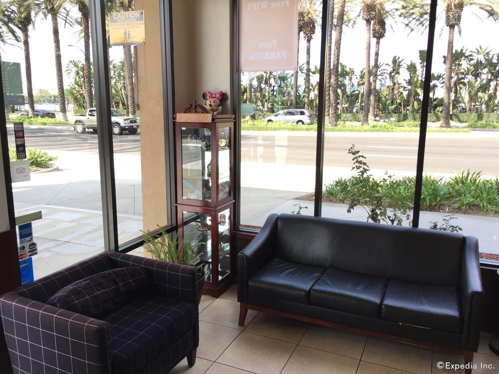 Vista Lobby Anaheim Discovery Inn & Suites