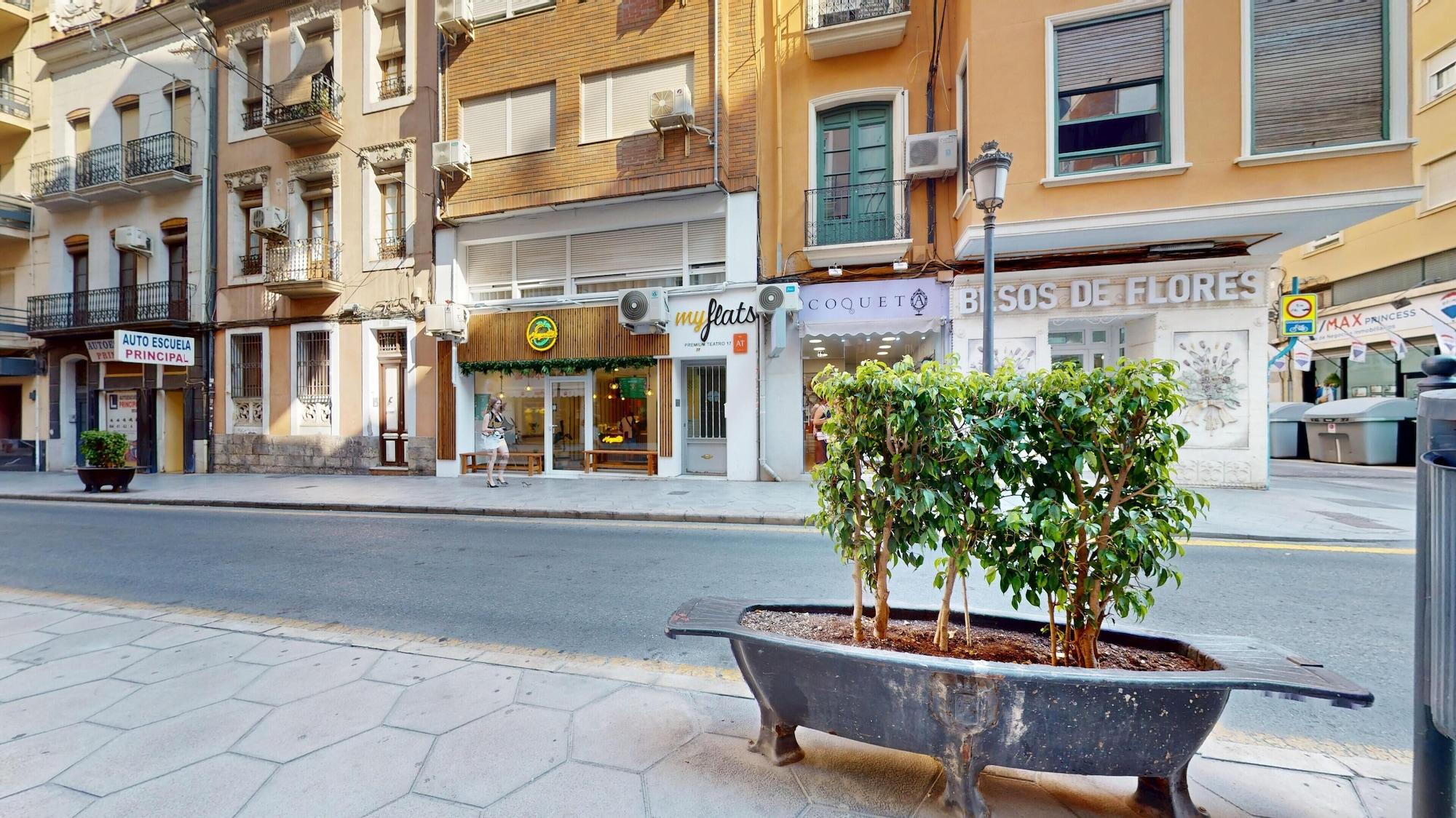 Vista Exterior MyFlats Premium Teatro