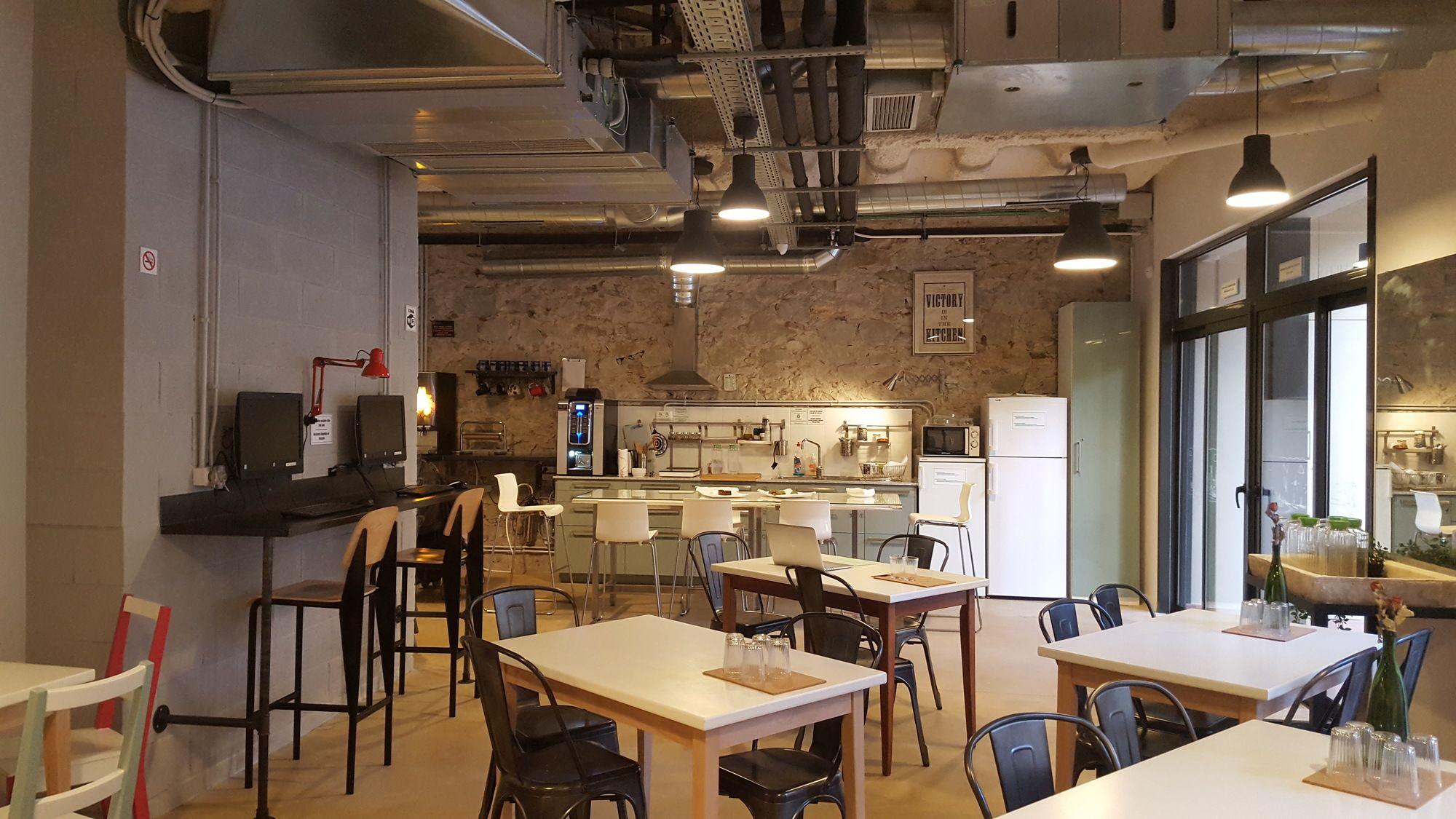 Restaurant Ten To Go Hostel