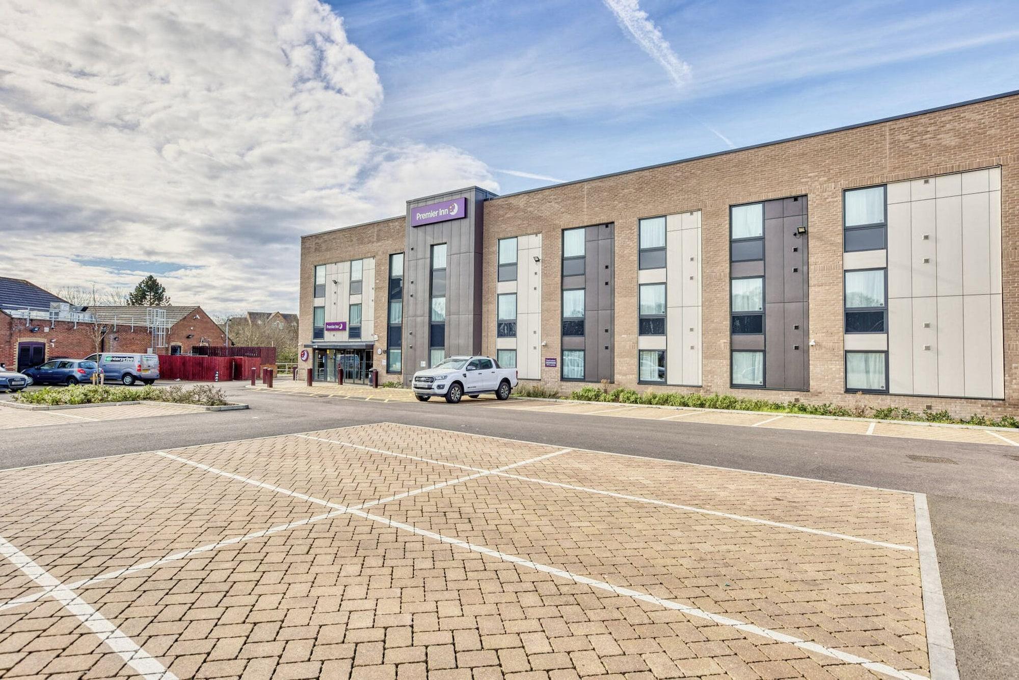 Varios Premier Inn Harlow East - Church Langley