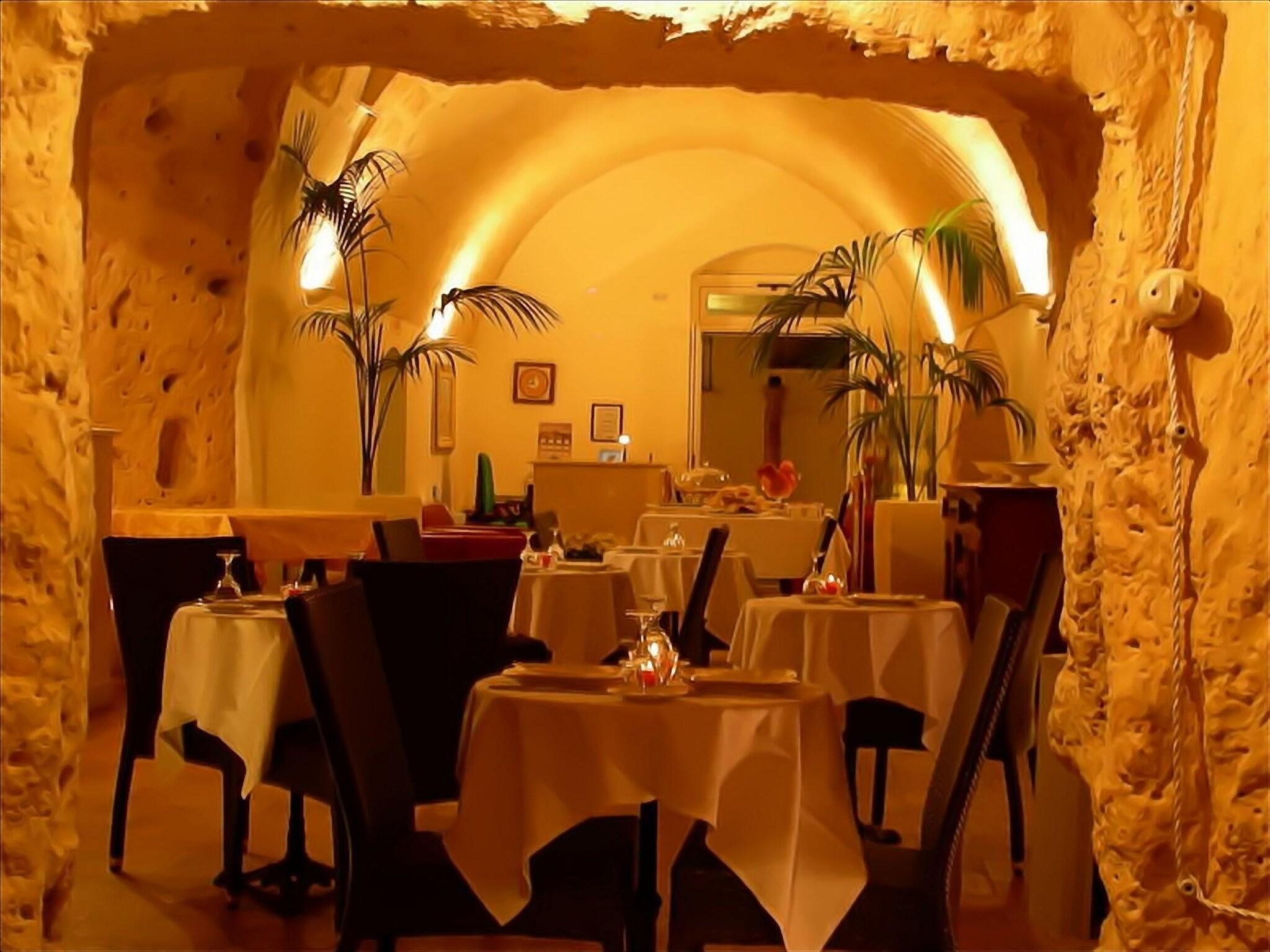 Bar/Salón Caveoso Hotel