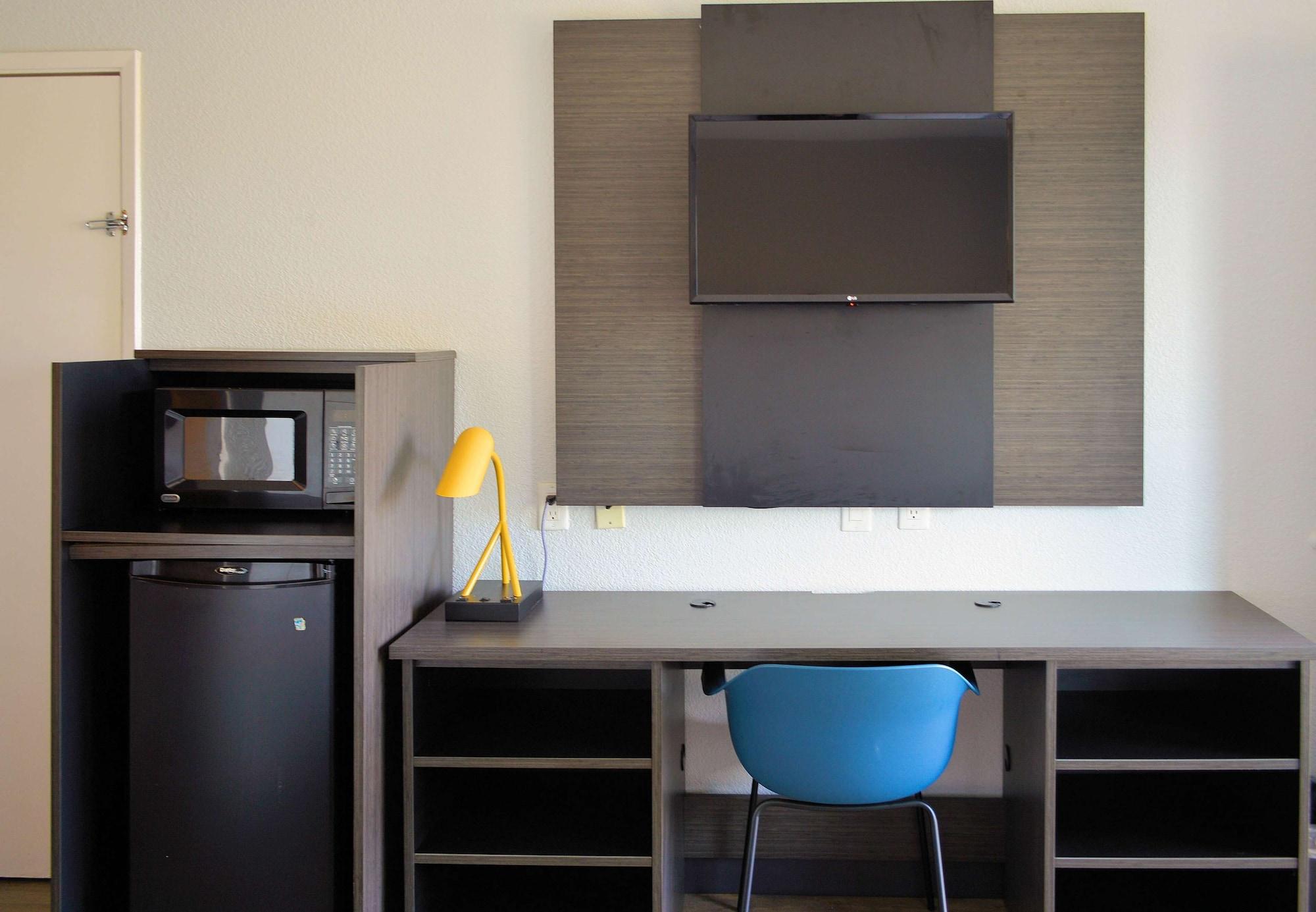 Set de Habitación Motel 6 Reno, NV - Livestock Events Center