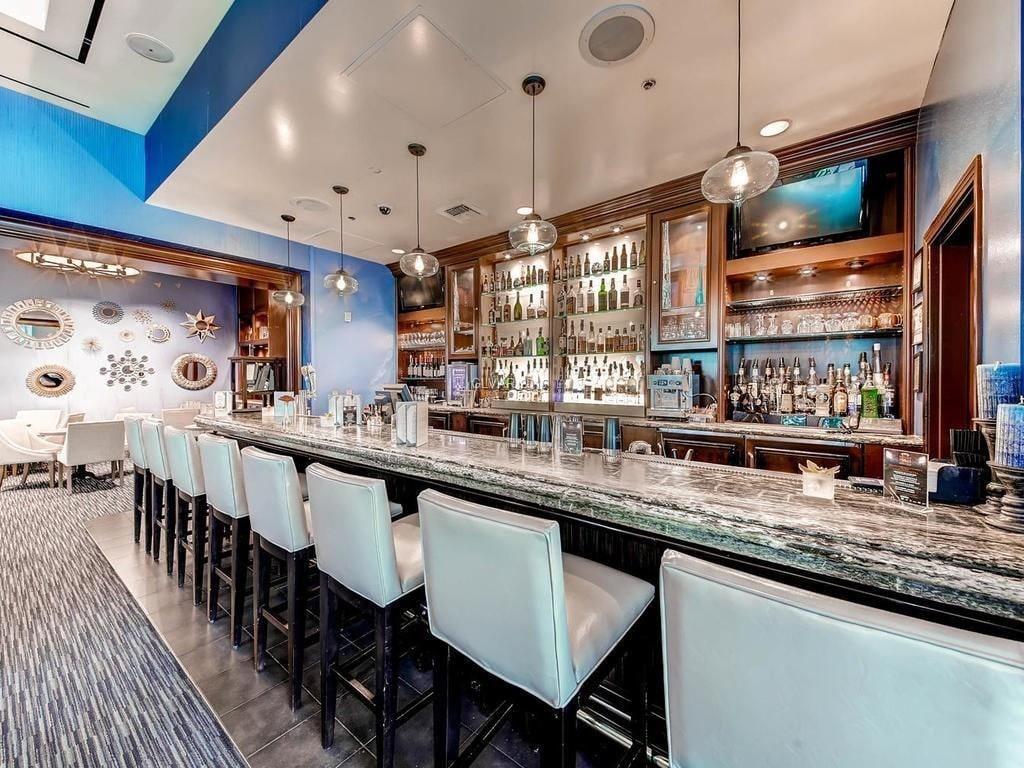 Bar/Salón Fallon Luxury Rentals at The Signature