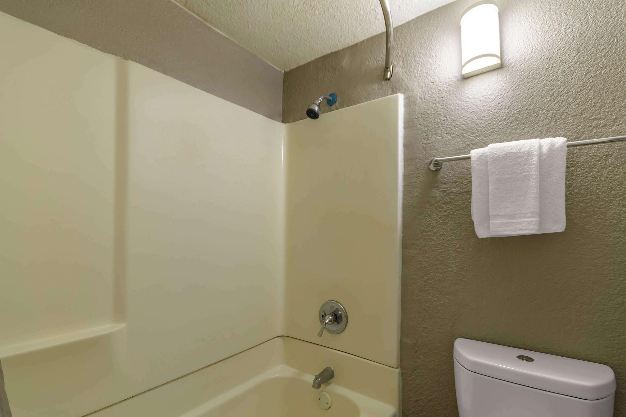 Equipamiento de Habitación Motel 6 Hayward, CA – Silicon Valley Gateway