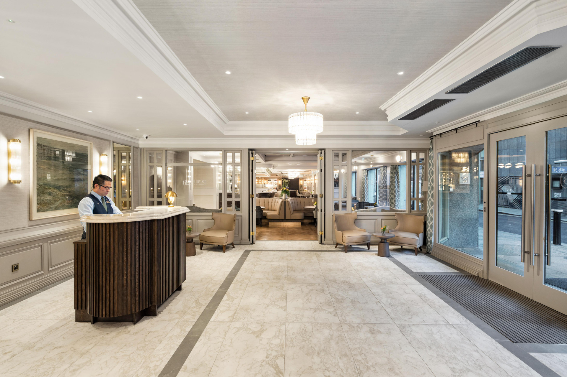 Vista Lobby Brooks Hotel